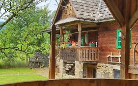 Pajisti Verzi / Green Meadows Guest House